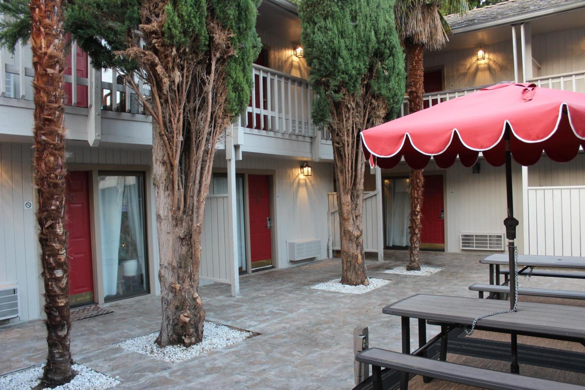 Cedarwood Inn Of אשלנד מראה חיצוני תמונה