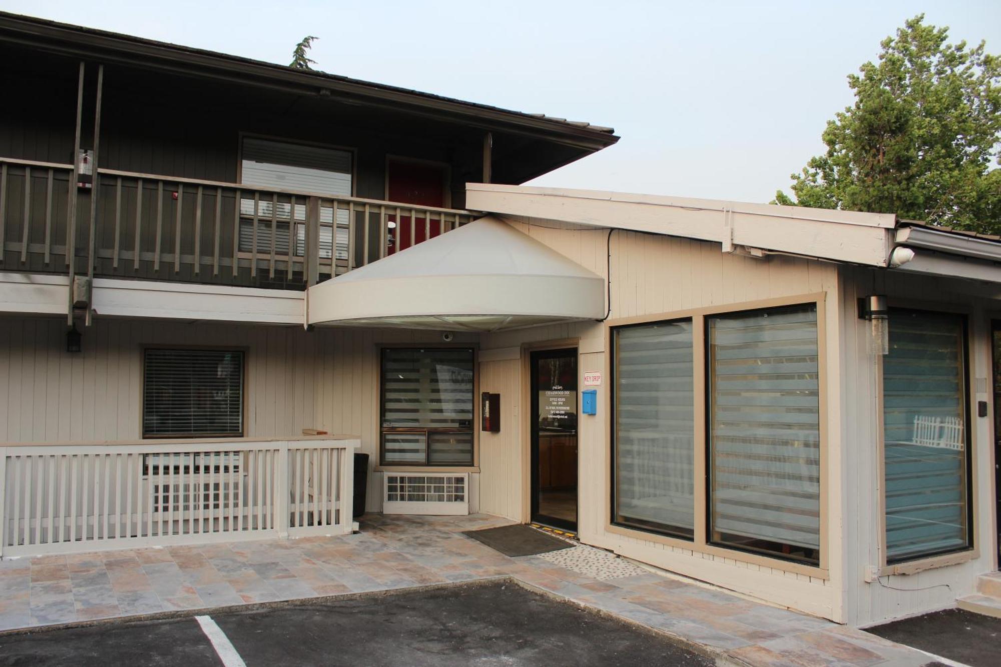 Cedarwood Inn Of אשלנד מראה חיצוני תמונה