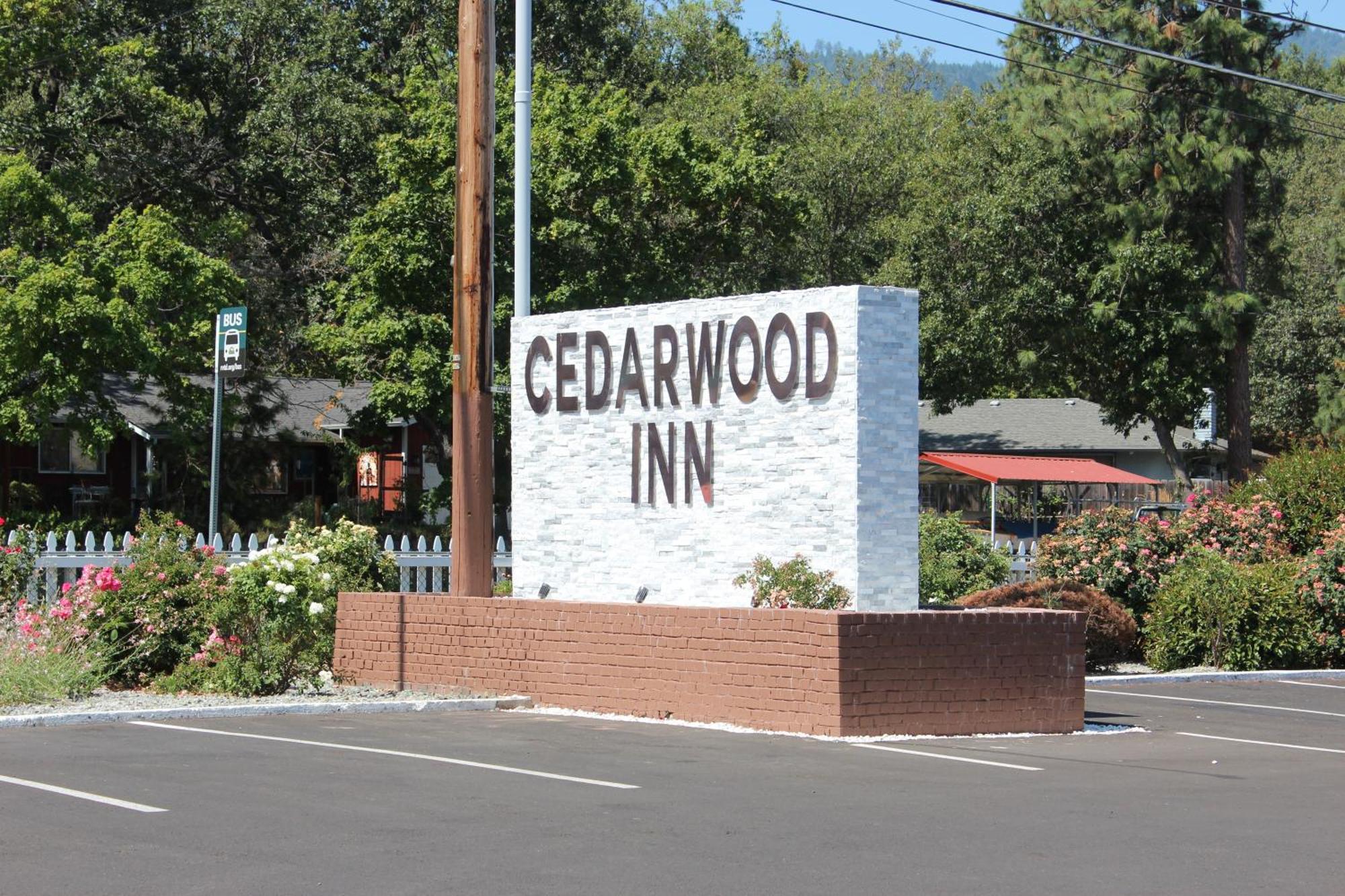 Cedarwood Inn Of אשלנד מראה חיצוני תמונה